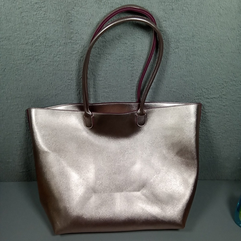 Bath & Body Works Rose Gold Metallic Faux Leather Tote Bag Magenta Interior Zip